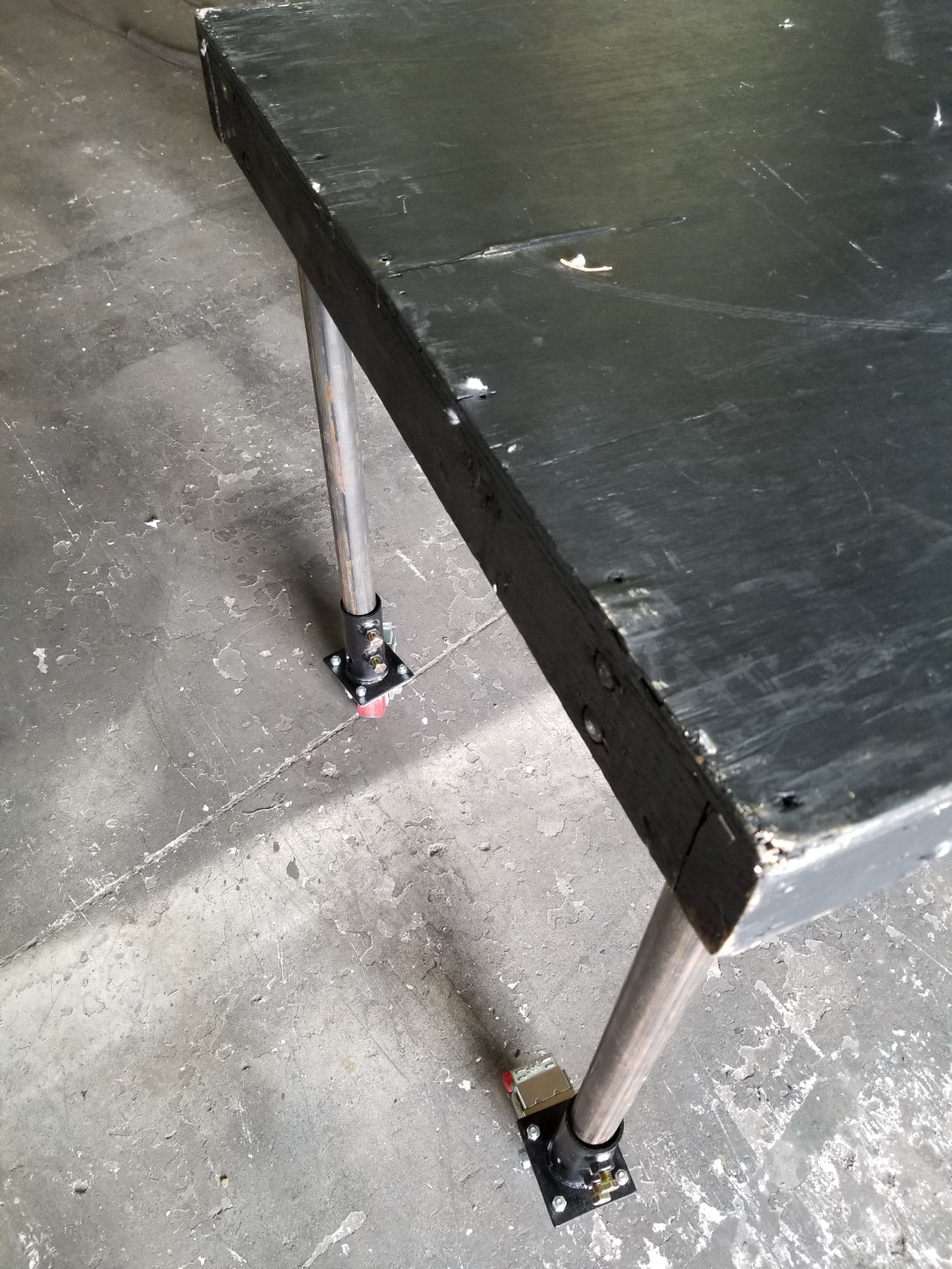 Deck leg caster insert